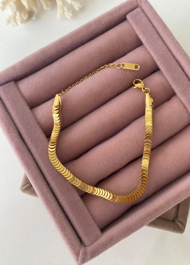 Crisp Gold Bracelet